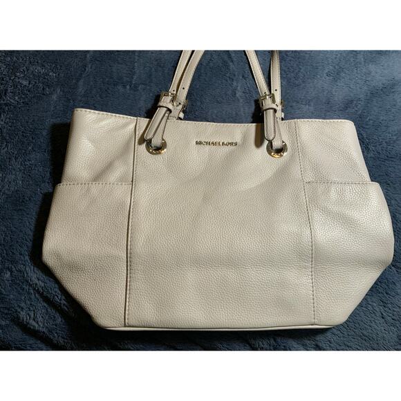 Michael Kors Grey Medium Purse - Excellent Condition! - Picture 2 of 6